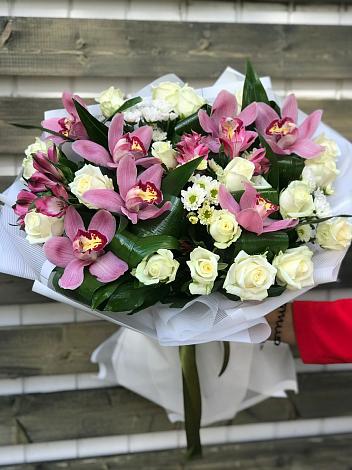 Букет цветов из: Розы и Хризантемы в Глубоком