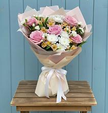 Букет цветов из:  Гвоздики, Орхидеи и Розы #REPLACE_PRED# Глубоком