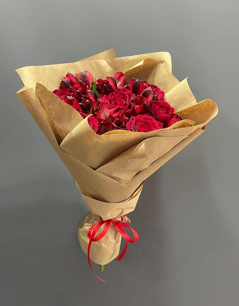 Букет цветов из: Альстромерии и Розы в Глубоком