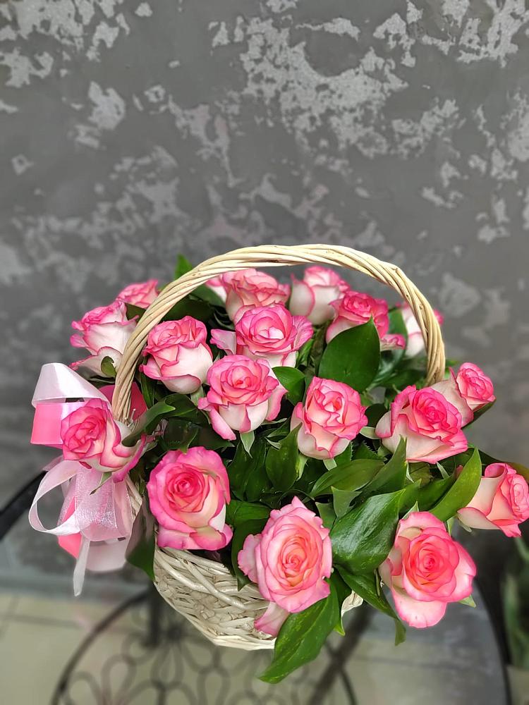 Цветочная композиция из Розы в корзине в Глубоком