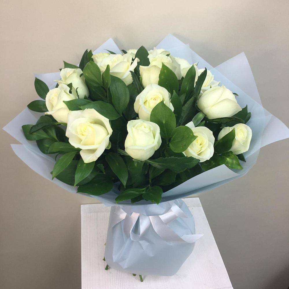 Букет 15 Белых роз Проуд в Глубоком