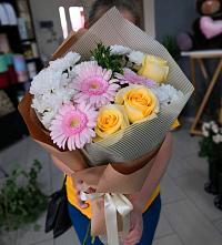 Букет цветов из:  Герберы, Розы и Хризантемы в Глубоком