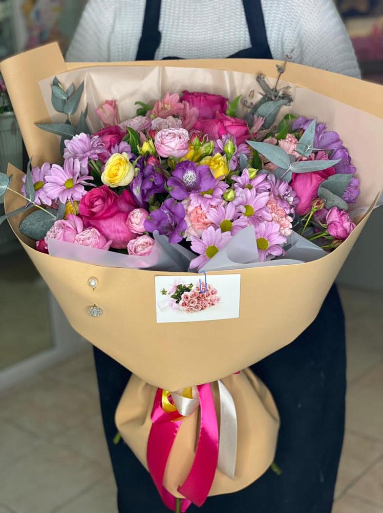 Букет цветов из: Хризантемы, Гвоздики и Альстромерии в Глубоком