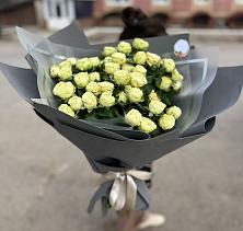 Букет Белые кустовые розы Солинеро в Глубоком