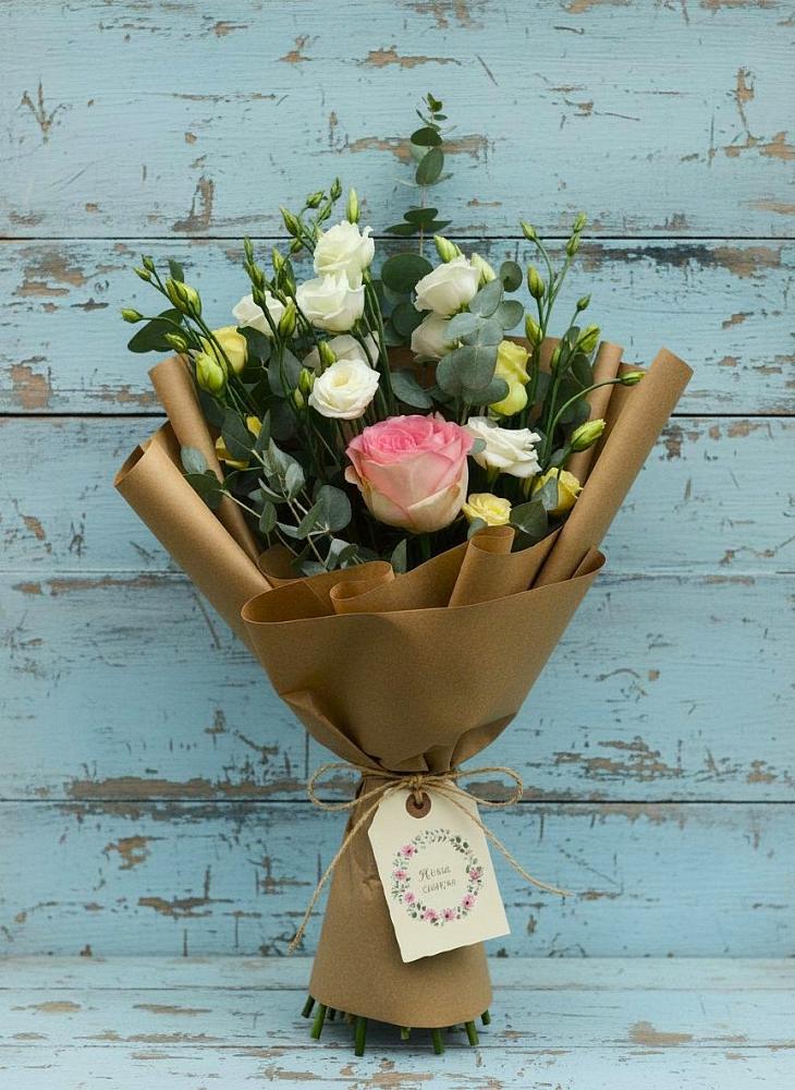 Букет цветов из: Розы и Лизиантусы в Глубоком