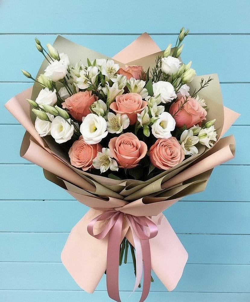 Букет цветов из: Розы, Альстромерии и Лизиантусы в Глубоком