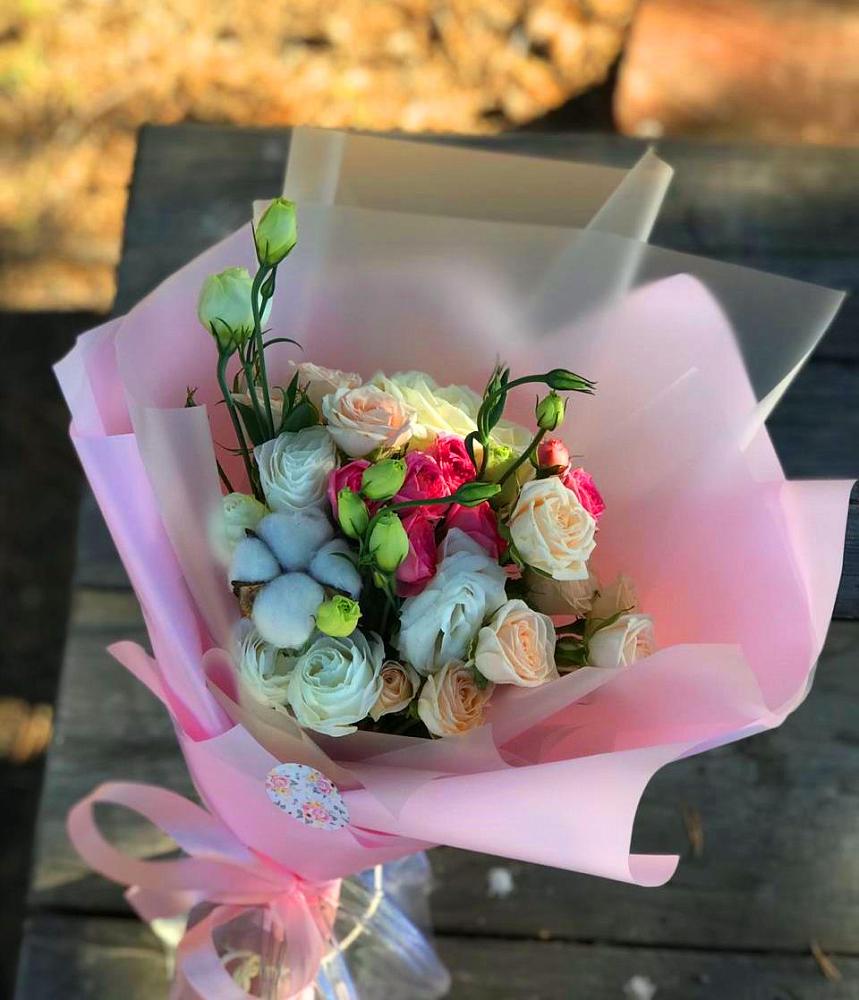 Букет цветов из: Розы и Лизиантусы в Глубоком