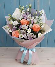 Букет цветов из:  Лизиантусы, Розы, Альстромерии и Гипсофила в Глубоком