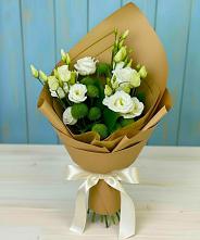 Букет цветов из:  Хризантемы и Лизиантусы в Глубоком