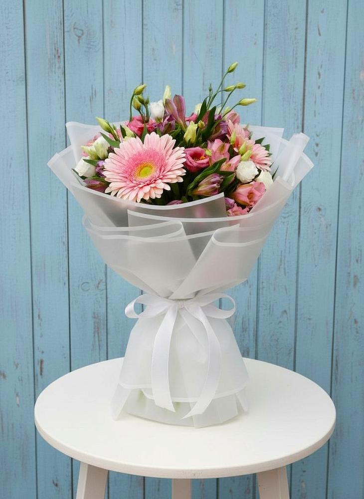 Букет цветов из: Герберы, Альстромерии и Лизиантусы в Глубоком