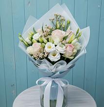 Букет цветов из:  Розы и Лизиантусы в Глубоком