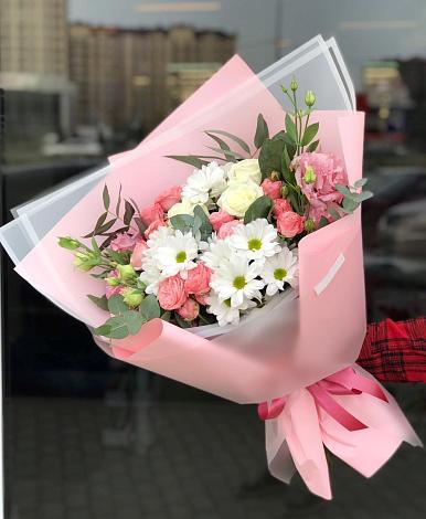Букет цветов из: Розы, Лизиантусы и Хризантемы в Глубоком