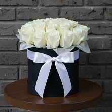 Цветочная композиция из Розы в шляпной коробке в Глубоком