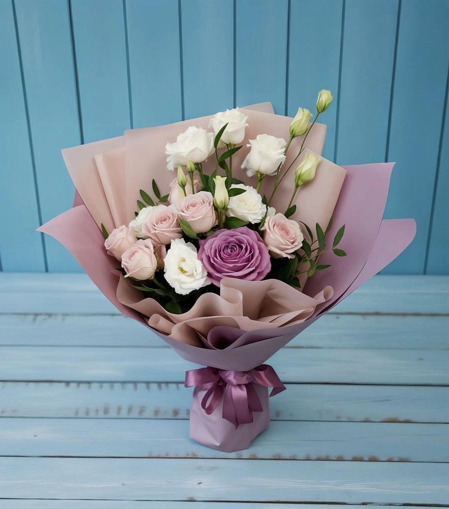 Букет цветов из: Розы и Лизиантусы в Глубоком